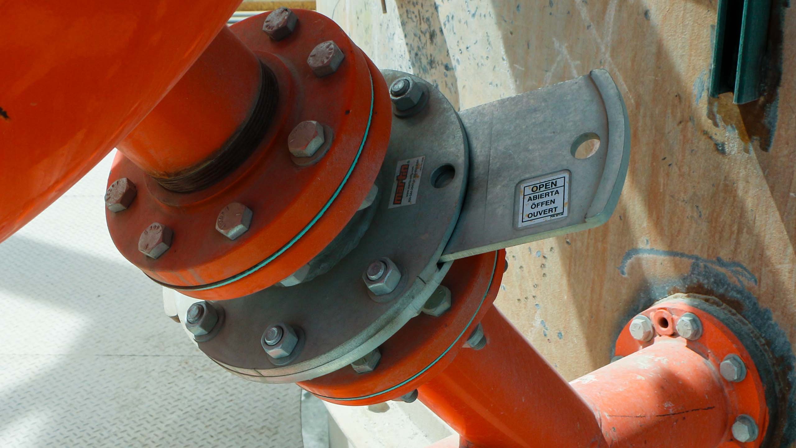 Thermo Safety Shield on a Hurricane Air Cannon with a SMART Nozzle Y-Pipe installed on a tower at a cement plant.