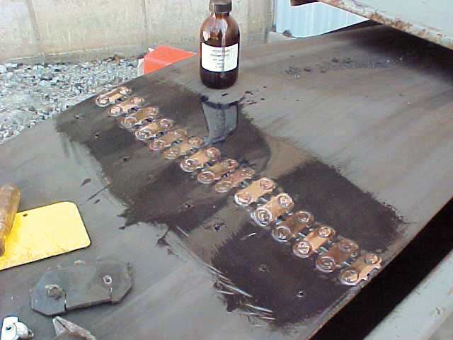 A close-up view of the conveyor belt shows the fasteners have been recessed into the belt top cover.