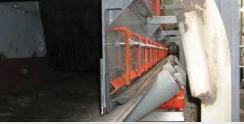 Skirting exiting the transfer point on a conveyor belt