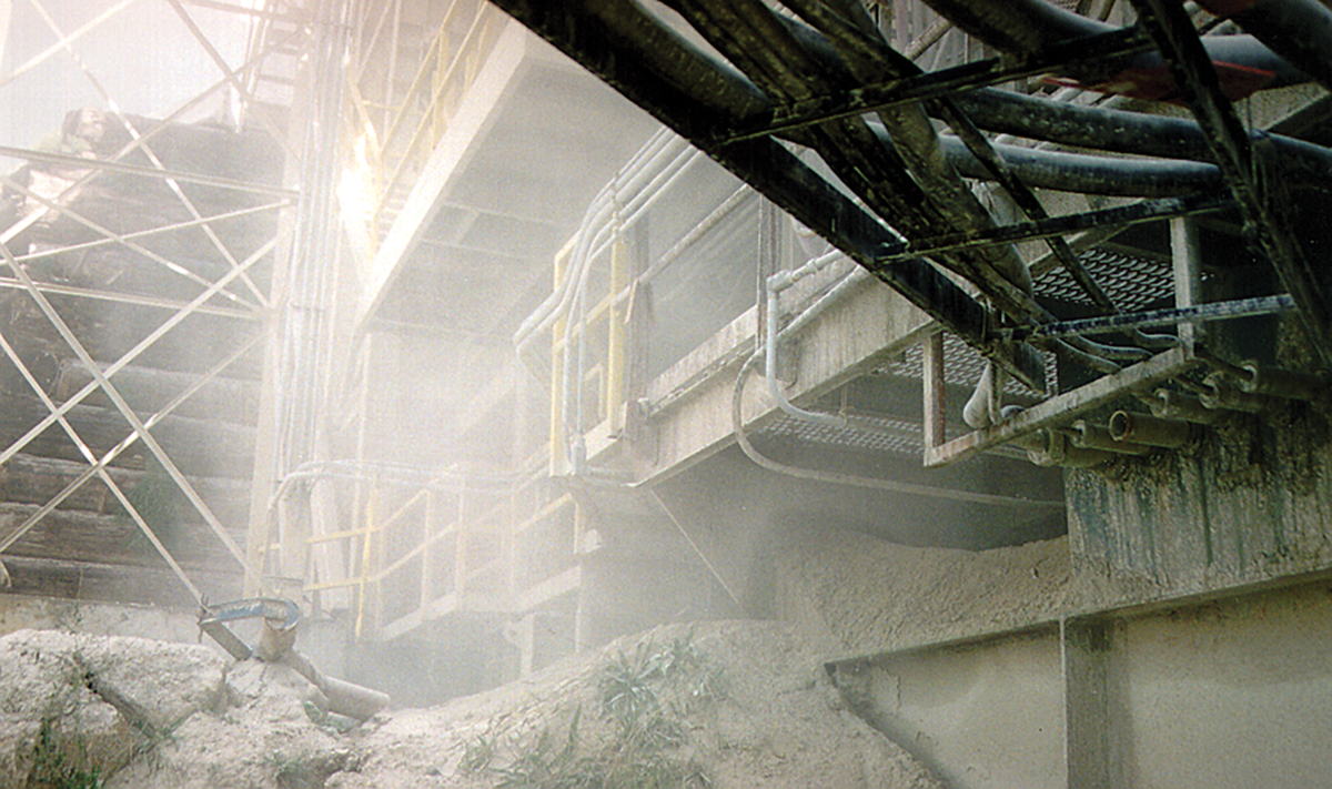 Airborne dust from a belt conveyor.